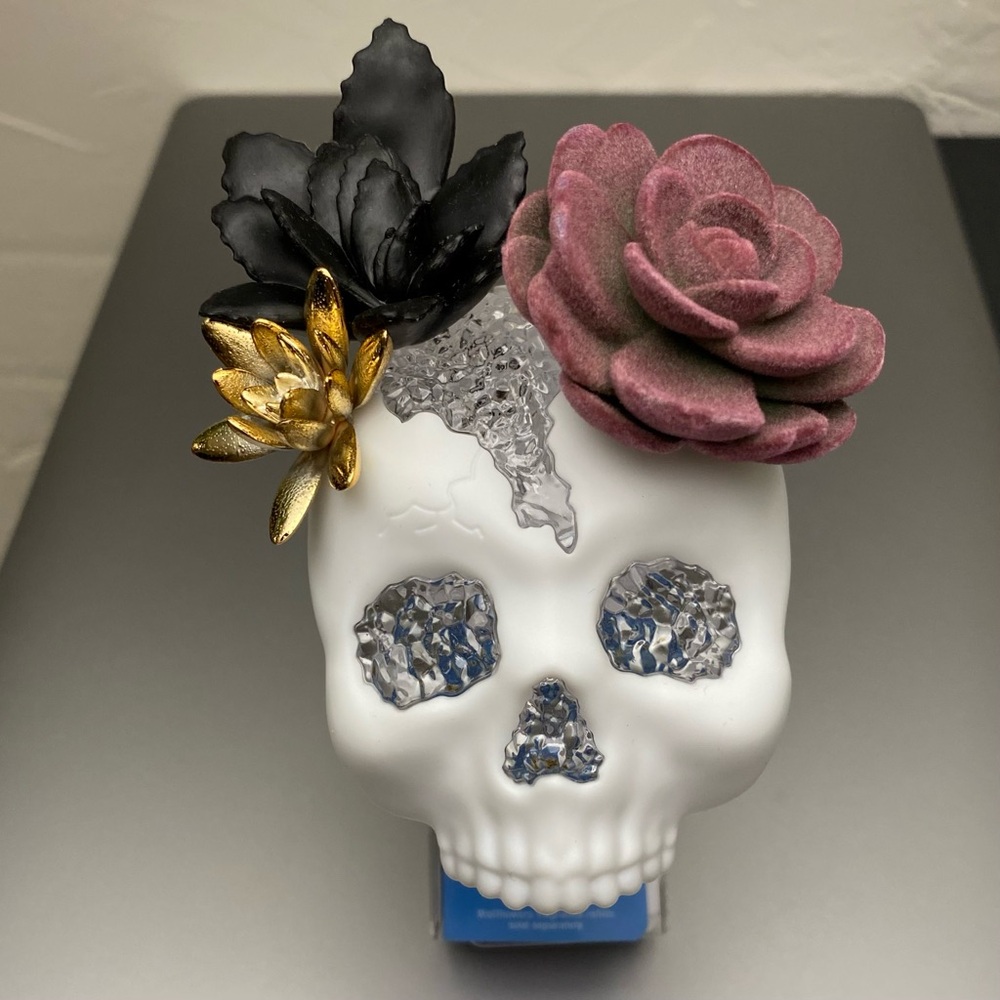 Bath & Body Works Succulent Skull Light Up Wallflower Plug - Picture 3 of 3